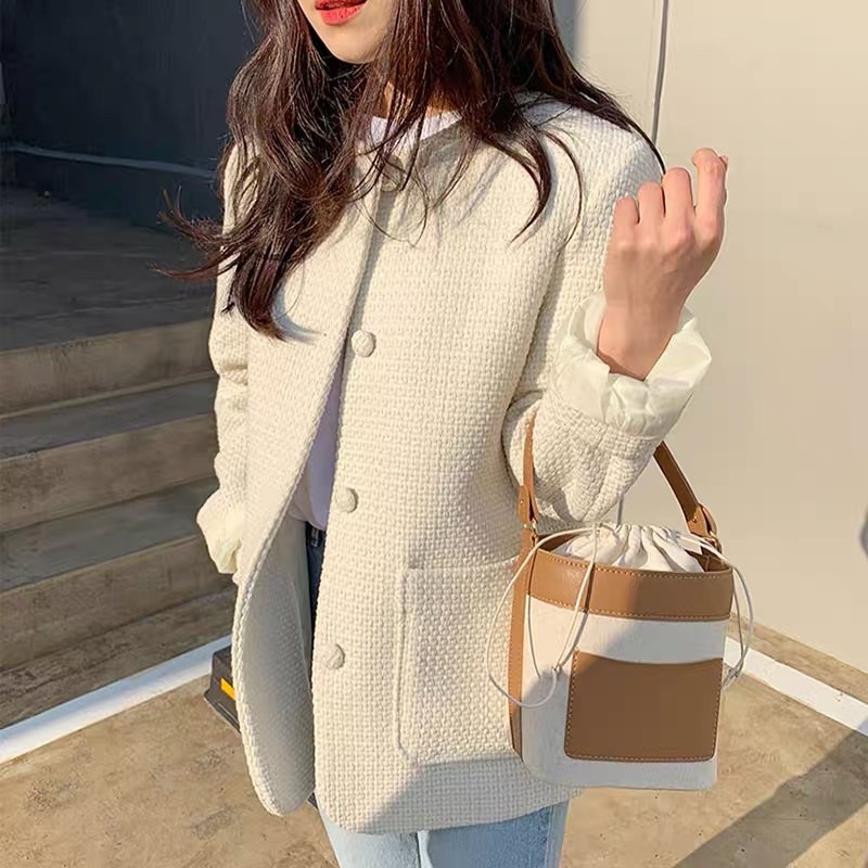 Áo khoác dạ tweed dáng trùm mông màu trắng vani lót lụa, form đẹp dày dặn