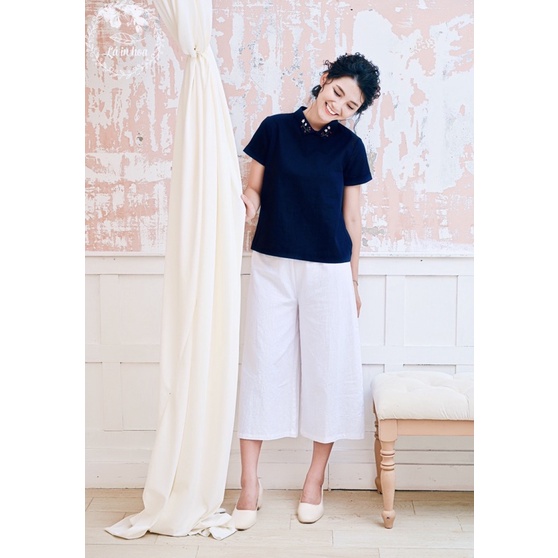 Áo linen xanh tím than cổ đức thêu tay Lá In Hoa