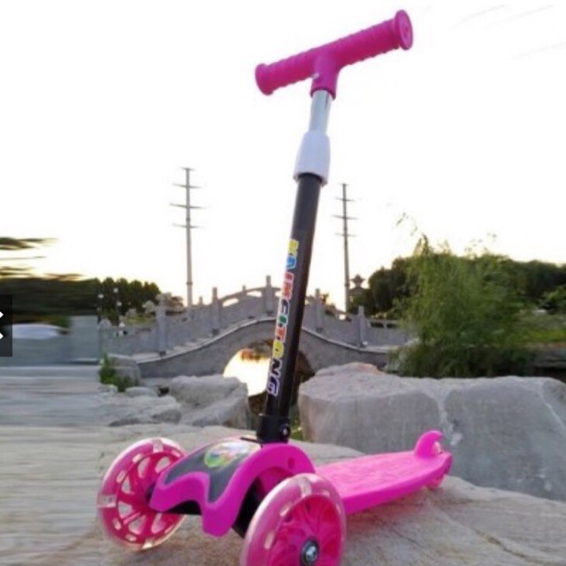 xe trượt scooter có bánh xe phát sáng - xe cân bằng - xe lắc cho bé từ 2-8 tuổi chơi.