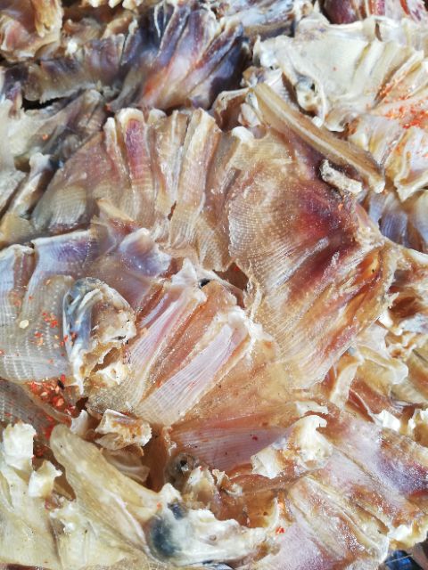 Cá đuối khô tẩm gia vị  Trọng lượng 1kg  xuất xứ Gò Công  hạn sử dụng 6 tháng ☘️☘️☘️   Khô cá đuối rất tiện dùng vì...