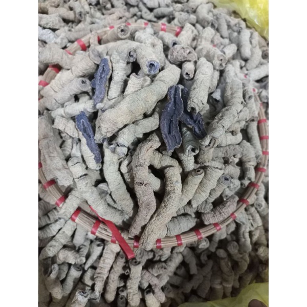 Ba kích khô ngâm rượu đã tách ruột rút lõi về chỉ bỏ vô rượu làm ngâm