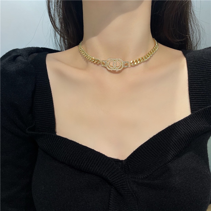 Vòng cổ choker dây xích mặt tròn đính hạt trai giả VC013 Leous Accessories