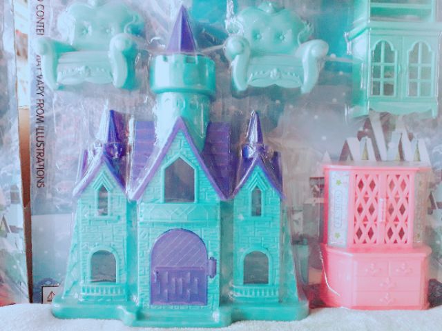 Vĩ đồ chơi lâu đài và nội thất phim Nữ hoàng băng giá