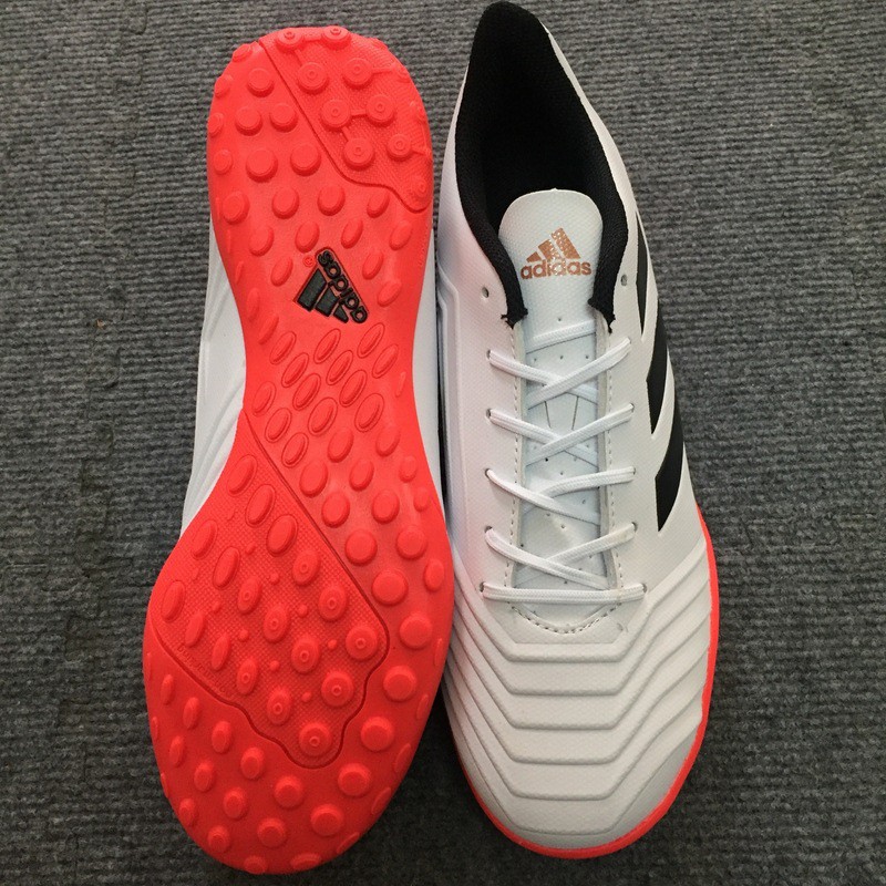 Giày đá bóng Pre18 trắng cổ thấp nhân tạo