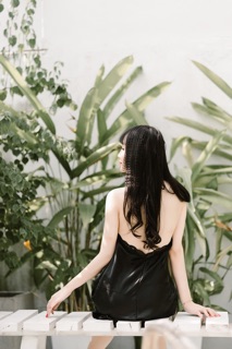 Đầm ngủ phi lụa cổ yếm
