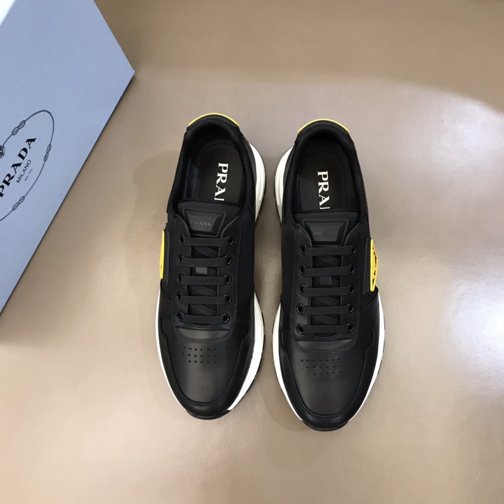 Giày sneakers nam da thật PRADA thiết kế năng động, trang trí logo ấn tượng, mang đến sự thoải mái