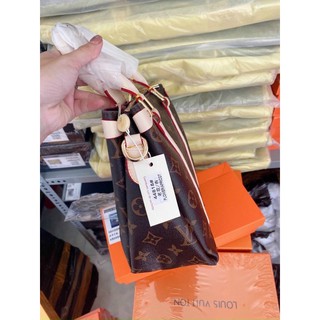 túi xách công sở size 25cm fullbox ạ