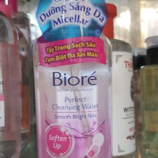 Nước tẩy trang biore.