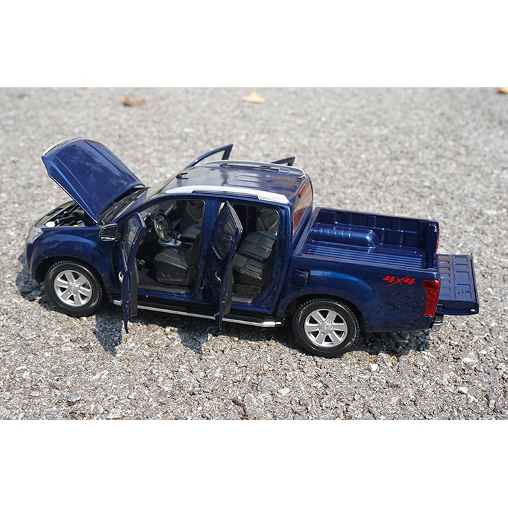 Mô hình xe Isuzu D-Max tỉ lệ 1:18