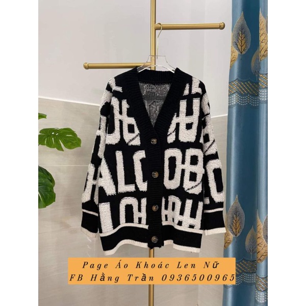 Áo khoác cardigan nữ viền họa tiết chữ có nút.