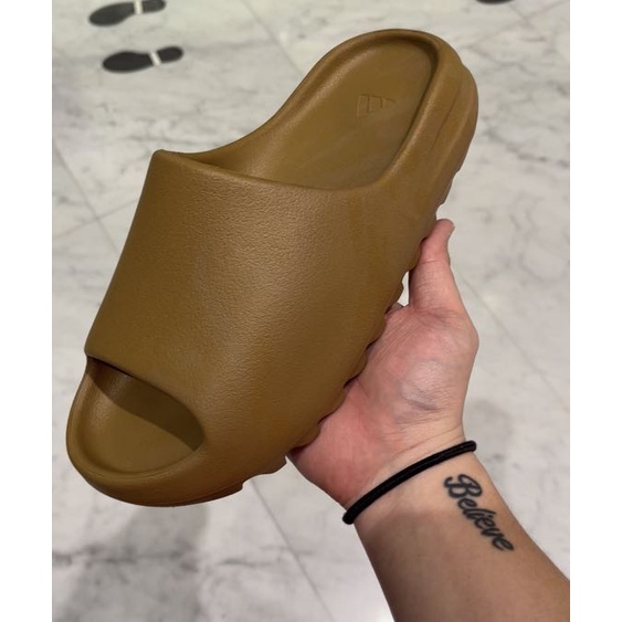 dép quai ngang mẫu họa tiết nâu đất SHINNAU7U2 tặng thêm 1 hộp đựng