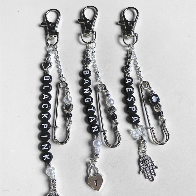 Keyring / móc khoá hạt có chữ tròn đen