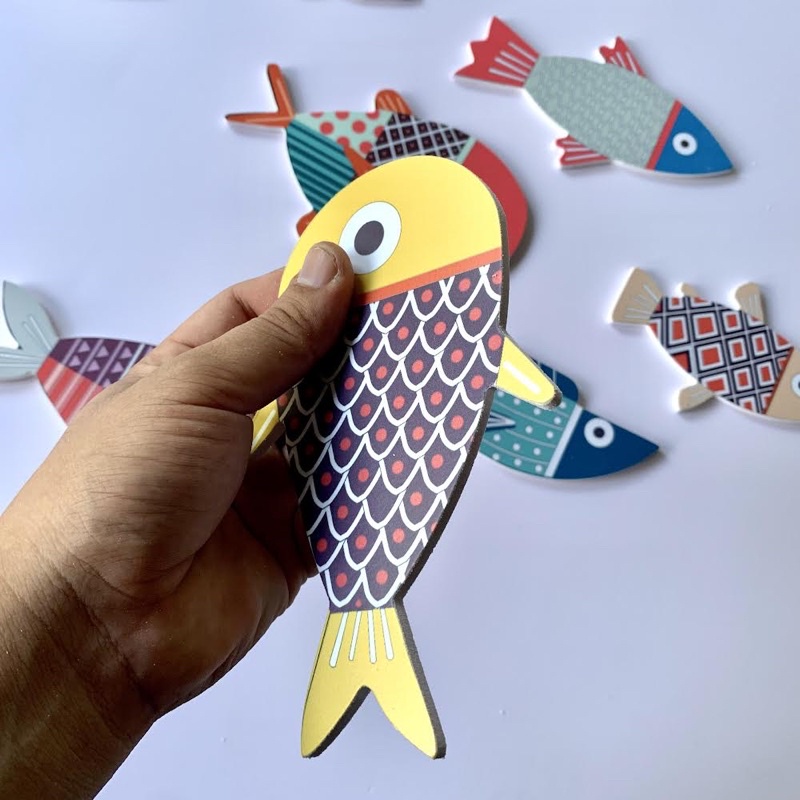 Tranh cá dán tường decor 9 bé cá dày 5mm trang trí gắn sẵn băng dính nano