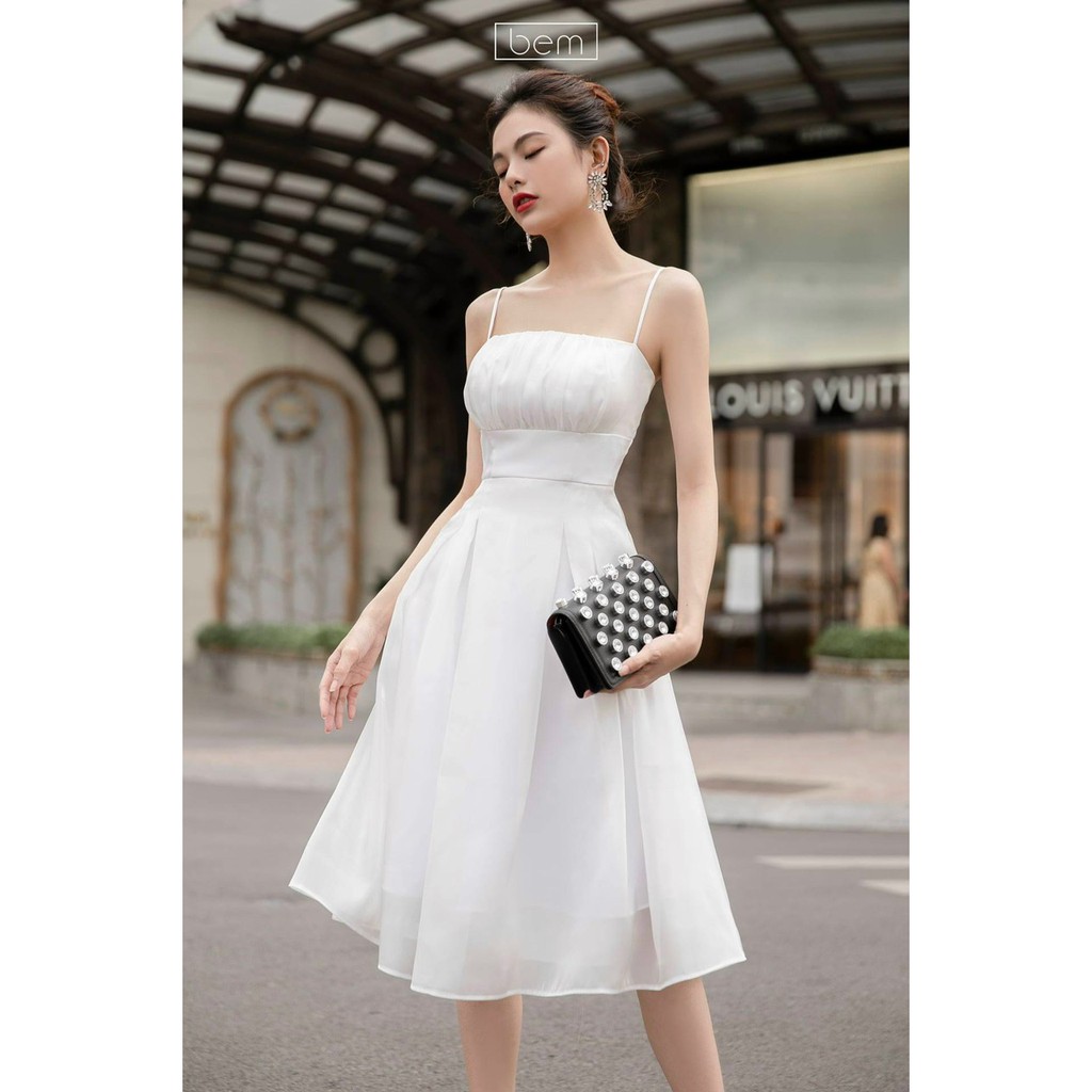 [Freeship 50K] Mẫu hottrend -Đầm xoè hoa cổ yếm dây đen | BigBuy360 - bigbuy360.vn