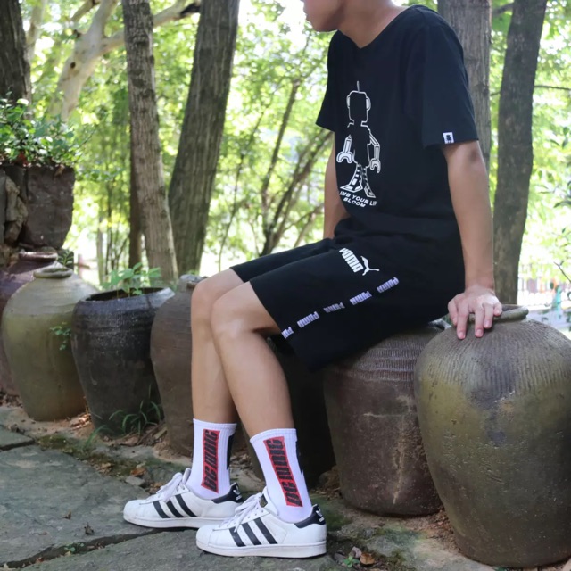 Vớ tất cao cổ Ulzzang phối chữ và hình tia chớp.