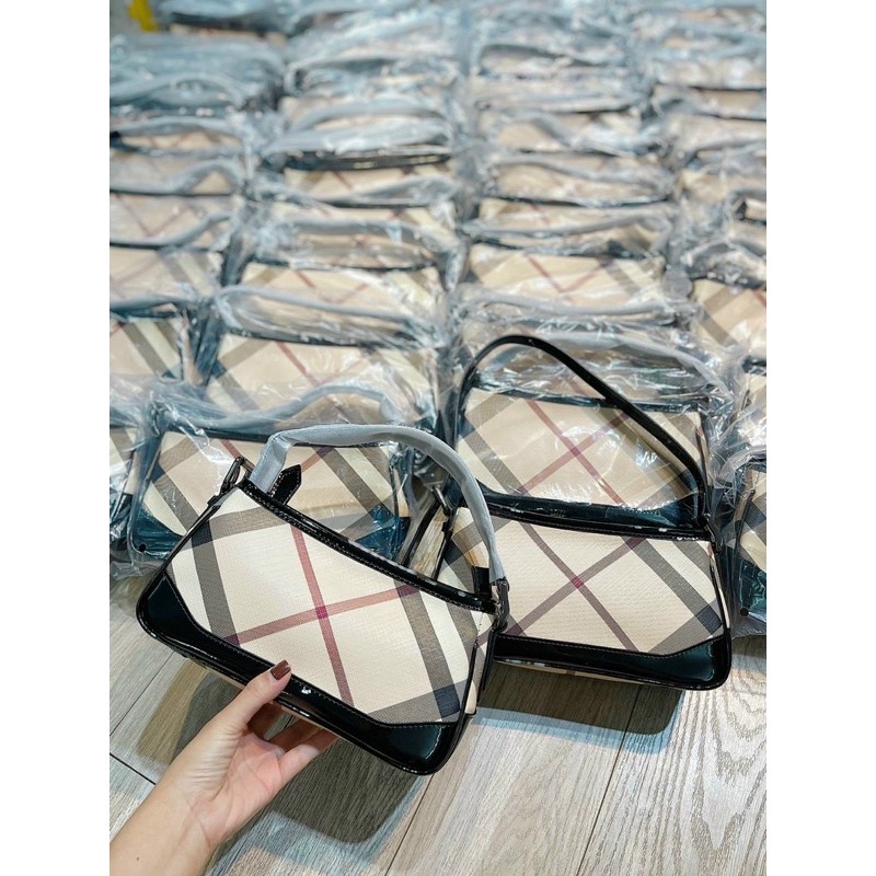 Túi kẹp nách B.b.Ri viền đáy