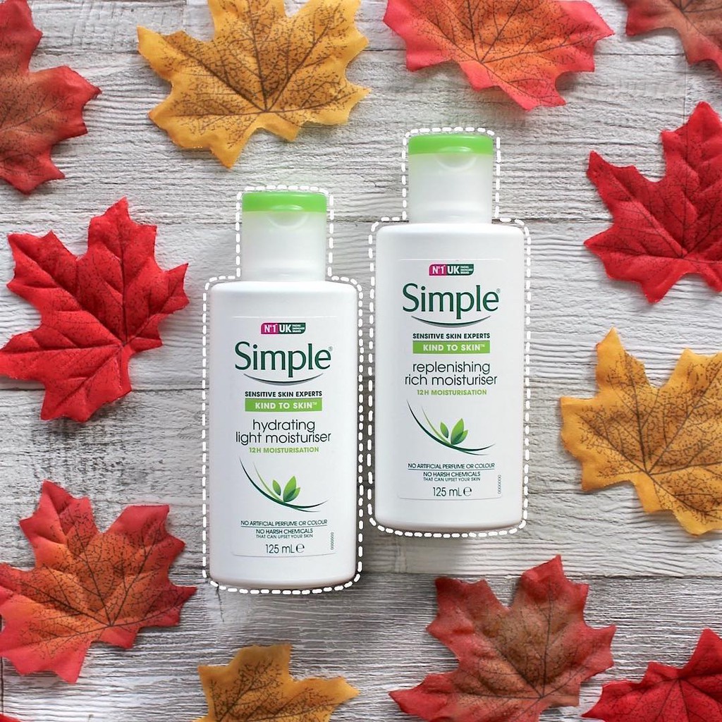Kem Dưỡng Ẩm Sáng Da Simple Kind To Skin Hydrating Light Moisturiser 125ml