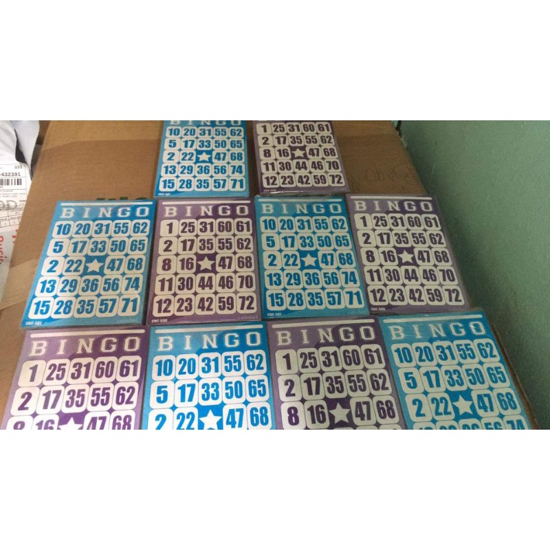 Thẻ bingo 100 và 50 Chiếc được cắt giảm chết.