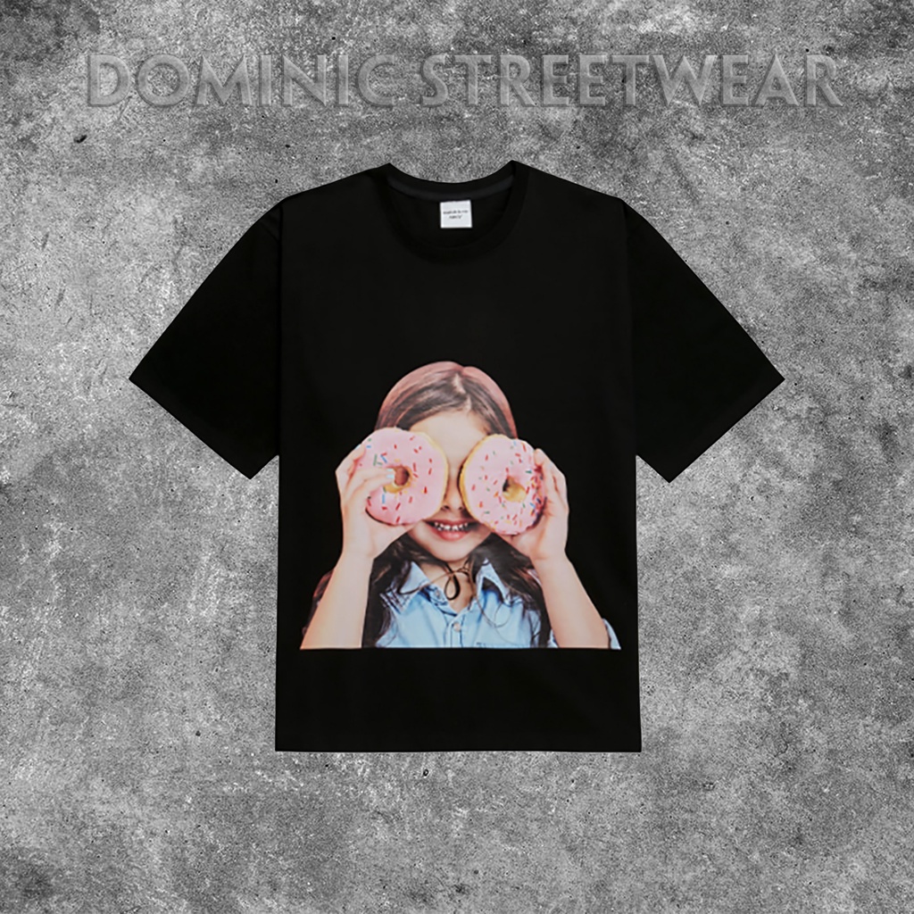 Áo thun - Acmé De La Vie - ADLV BABY FACE SHORT SLEEVE BLACK DONUT 3 em bé cầm bánh rán