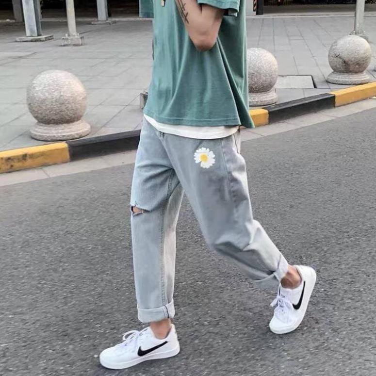 Quần bò ống rộng hoa cúc, quần baggy jean form rộng, quần jean xanh bạc ống suông thêu hoa cúc mẫu mới MALTRIK Đẹp Đẹp