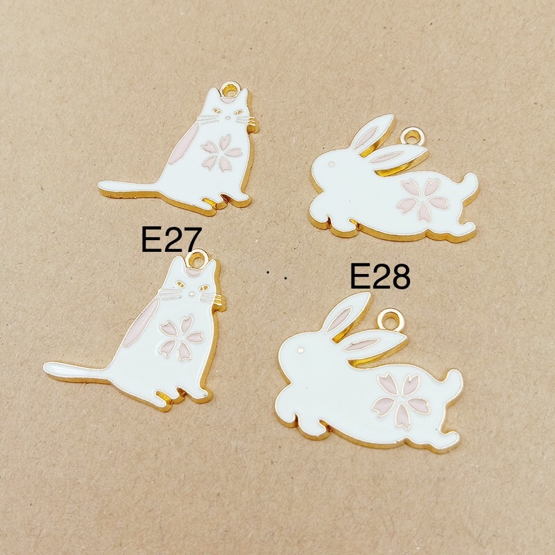 Charm kim loại cà rốt và thỏ