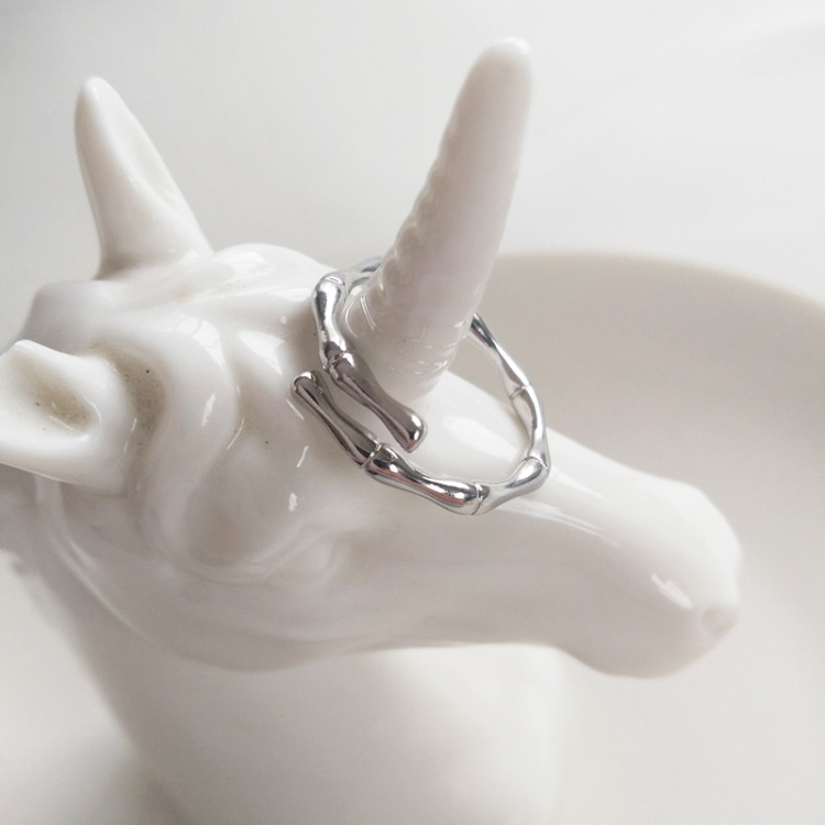 Nhẫn bạc nữ hình xương nối nhau đan xen dáng mảnh có thể điều chỉnh R008