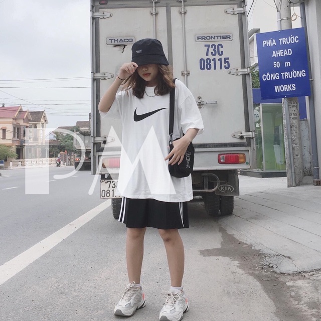 Bộ đùi nữ dấu phẩy