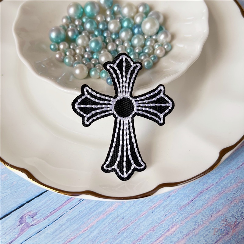 ♥ Miếng Dán Ủi Lên Quần Áo Thời Trang Màu Trắng Đen Sang Trọng ♥ 1 Sticker Ủi Thêu Hình Huy Hiệu