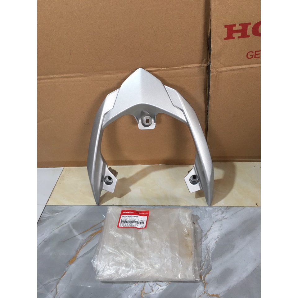 Tay dắt sau - tay xách HONDA AIR BLADE 125 năm 2015-2016-2017-2018-2019 màu Bạc. *NH364M* 84100K66V00ZA