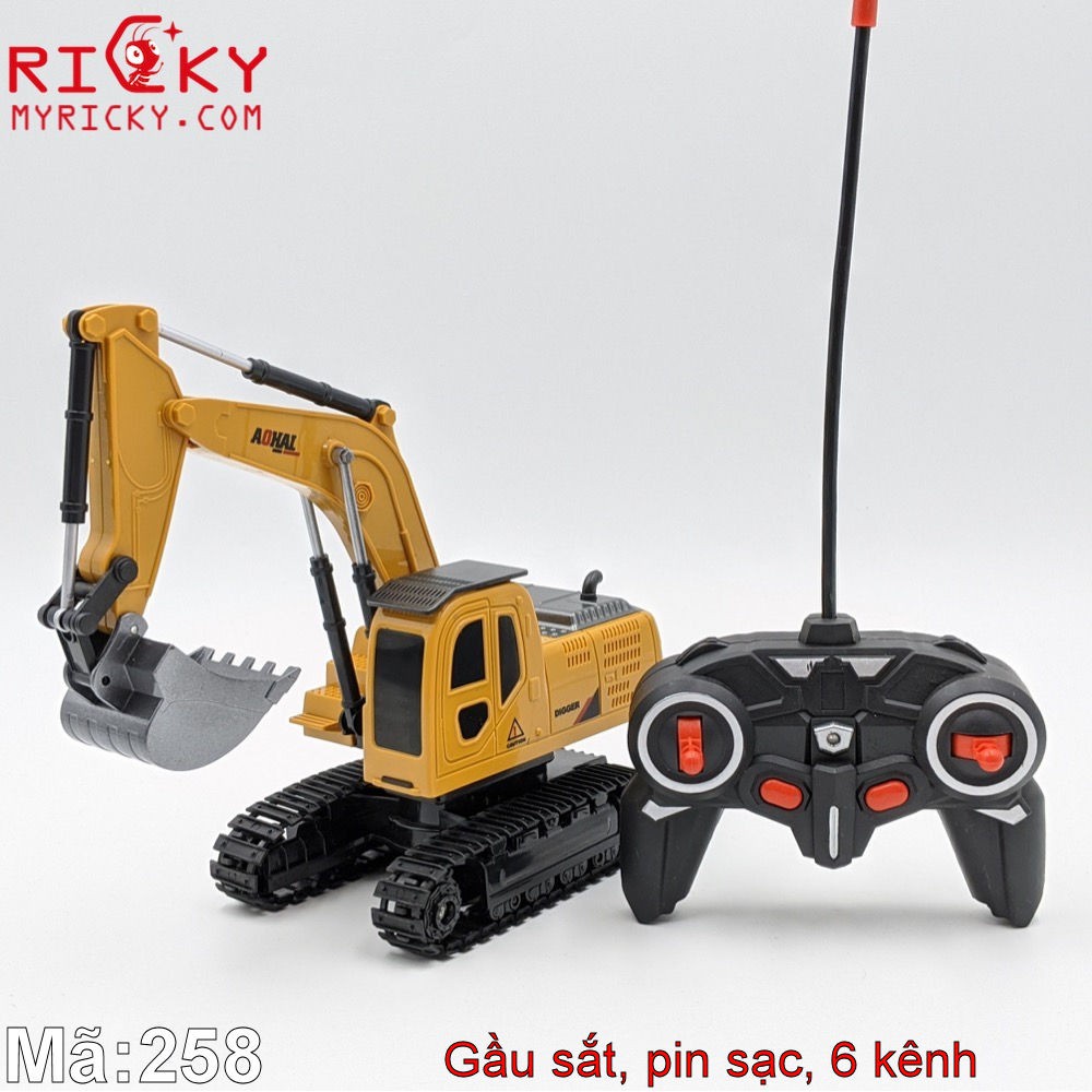 ■()Xe cẩu múc điều khiển từ xa Gầu SẮT, bánh XÍCH, pin SẠC-Múc cực chuẩn.