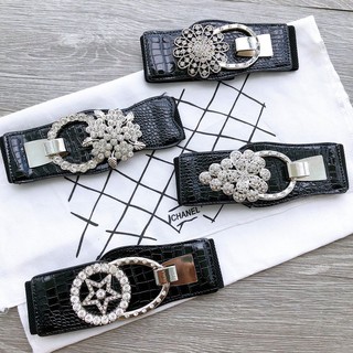 Đai váy hoa đá dập vân da cá sấu