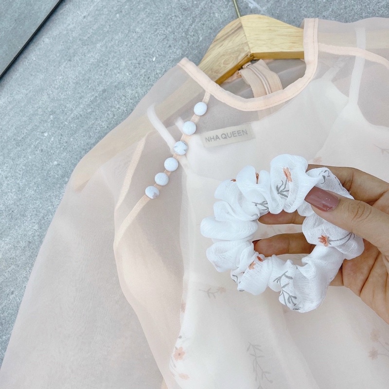 Set áo dài voan tơ thêu hoa kèm cột tóc