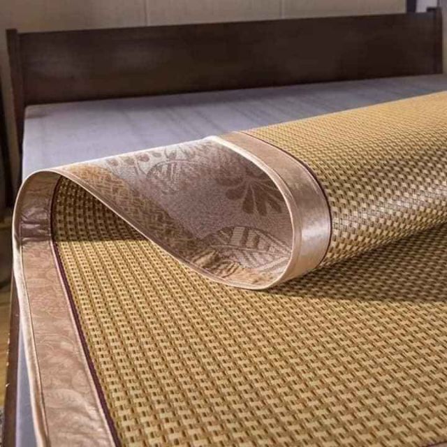 Chiếu mây MUJI điều hòa ( mặt sau là lụa có kèm 2 vỏ gối)