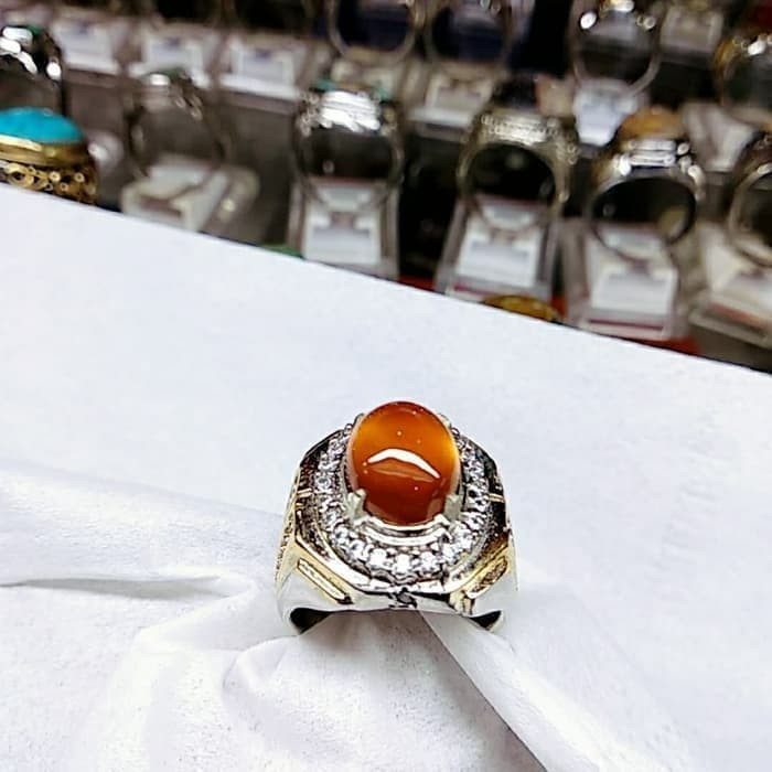 Nhẫn Đính Đá Garnet Tự Nhiên Sang Trọng