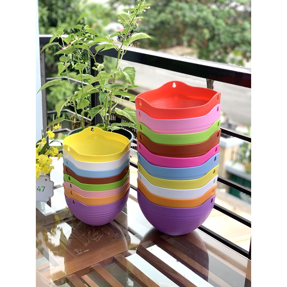 Giỏ treo hoa bằng nhựa VB211 dùng để trang trí ban công sân vườn, kích thước 23 x 14cm