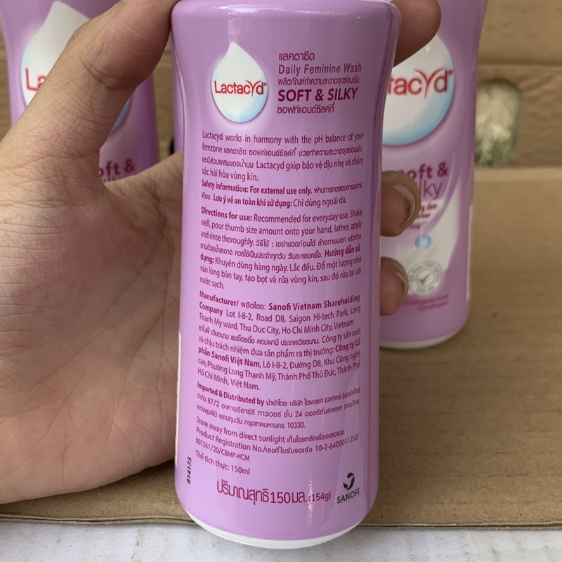 Dung dịch vệ sinh Lactacyd soft & silky 150ml ( mầu tím )