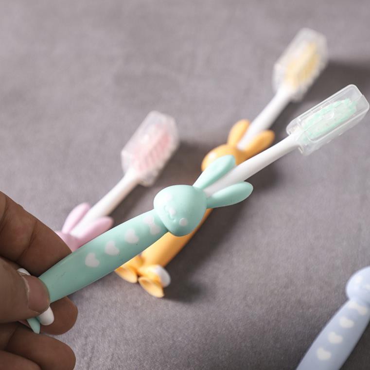 Set 4 Bàn Chải Đánh Răng Trẻ Em thỏ gấu 4 màu siêu xinh có hộp chống bụi