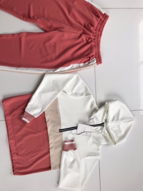 Bộ thể thao nữ có mũ khoá (có ảnh thật) | BigBuy360 - bigbuy360.vn