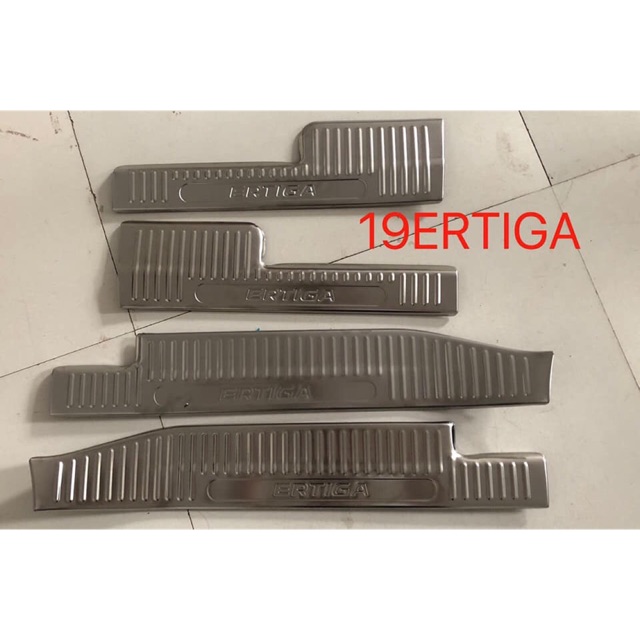 Ốp bậc cửa trong Ertiga 2019