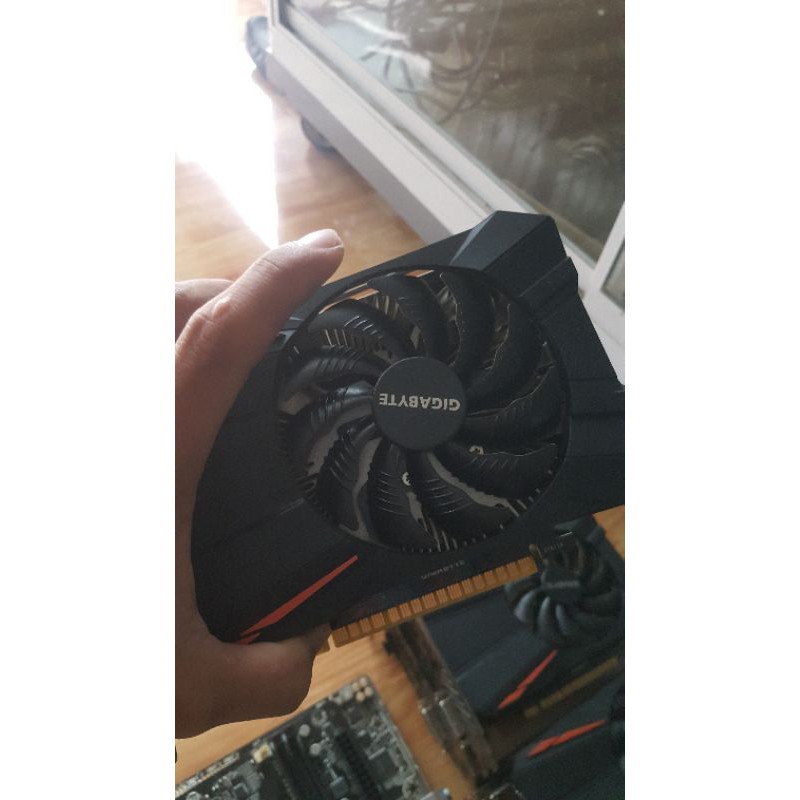 card màn hình 1050 gigabyte 2gb 1fan