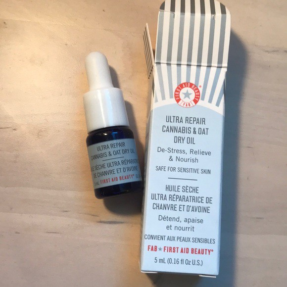 Dầu Dưỡng Da FIRTS AID BEAUTY ULTRA REPAIR CANNABIS & OAT DRY OIL