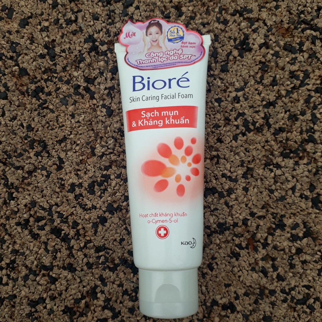 Sữa rửa mặt sạch mụn và kháng khuẩn BIORE SKIN CARING FACIAL FOAM 100ML (màu đỏ).