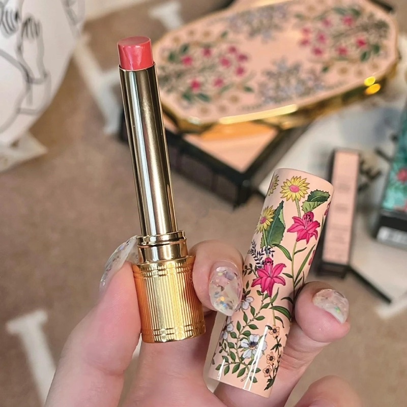 Son dưỡng có màu Gucci Brilliant Flora màu 208