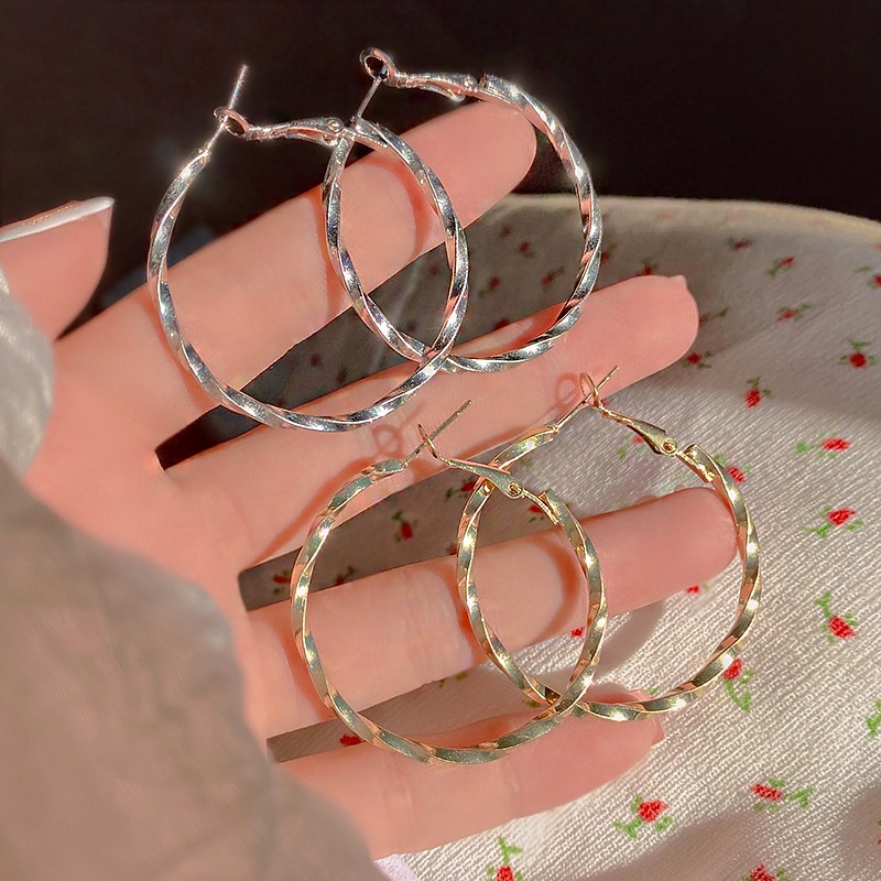 Khuyên Tai Kim Loại Hình Tròn Đơn Giản Thời Trang 2022