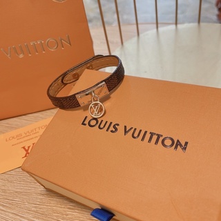 vòng tay mặt lắc lv
