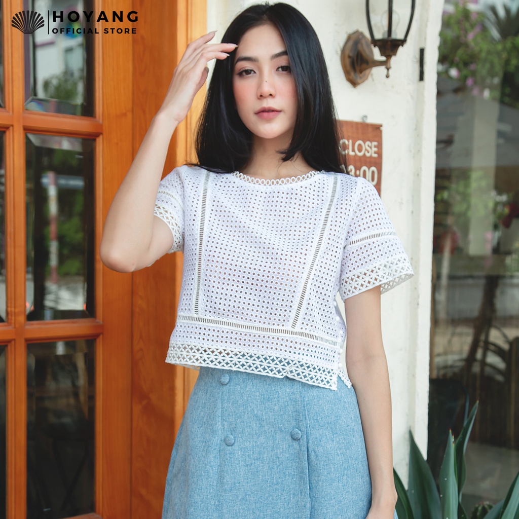 Áo Croptop Đục Lỗ Phối Viền Ren Điệu Đà HoYang A147