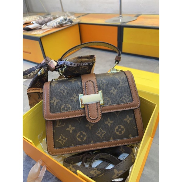 Túi xách tay chất đẹp khèm khăn lv