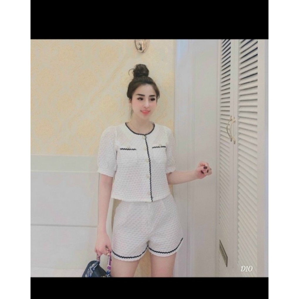 Set bộ gấm 2 món với quần short ngắn kèm áo ngắn tay có đính khuy