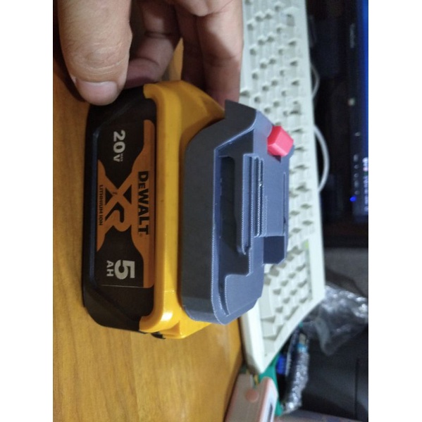 Ngàm chuyển pin Dewalt 18/20v cho máy Makita 18