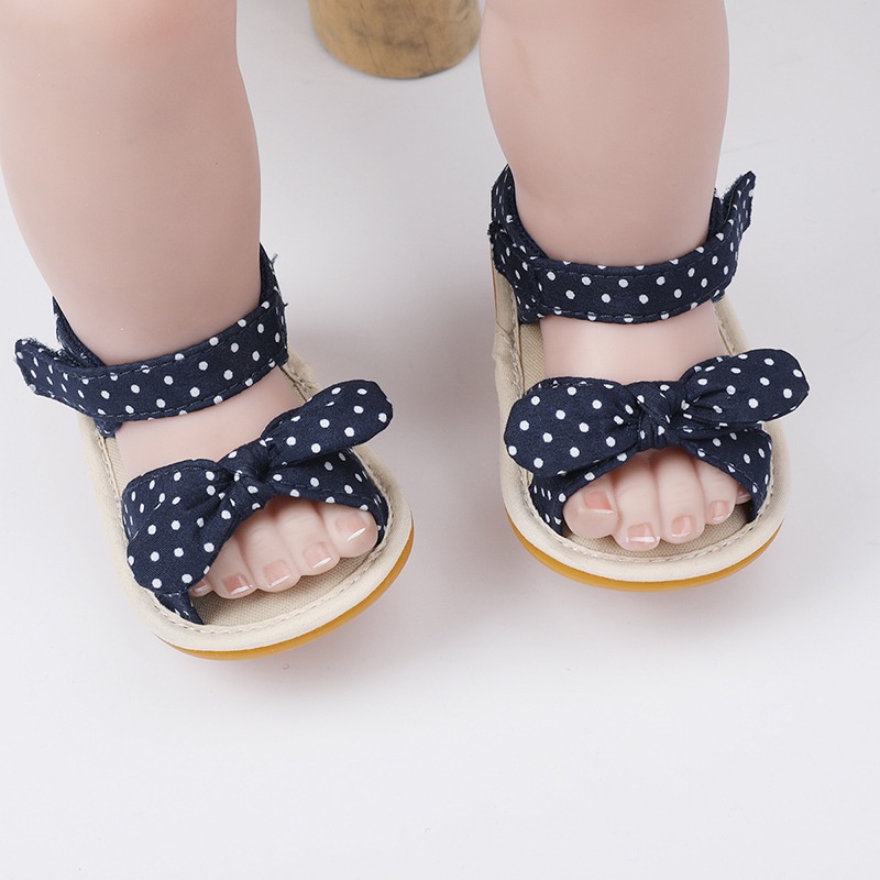 Giày tập đi cho bé gái đế cao su chống trơn trượt kiểu dáng xinh xắn dễ thương. hàng loại 1